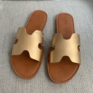 Universal Threads Gold Sandals Size 10 NWOT